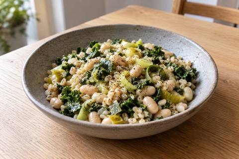 Barley with white beans and leeks